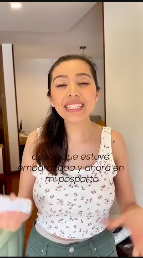 Mujer compartiendo su experiencia