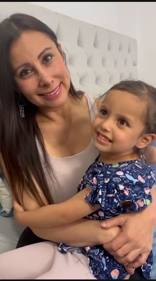 Mujer y niña juntas